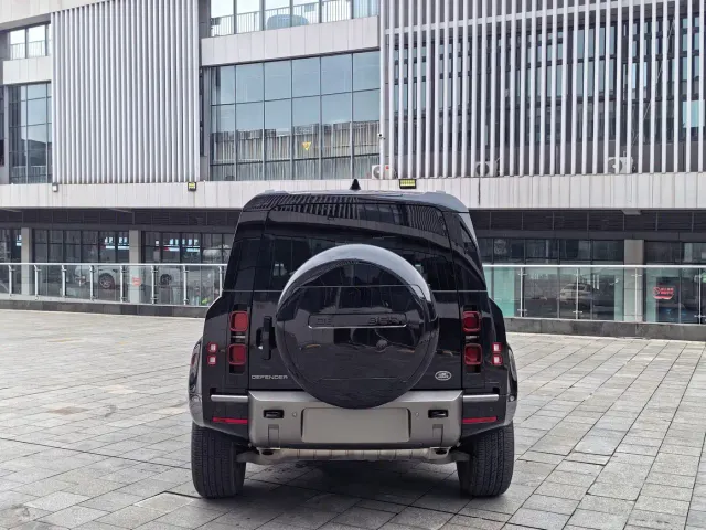 Land Rover Defender — Фото автомобиля 6