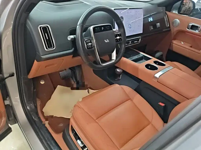Li Auto L8 — Фото автомобиля 9