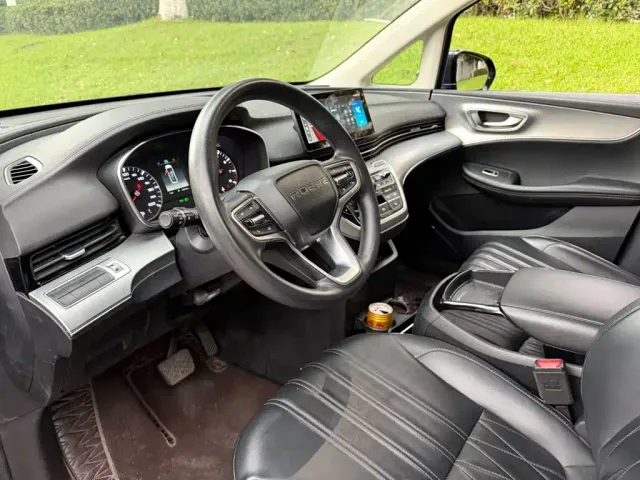 Roewe iMAX8 — Фото автомобиля 7