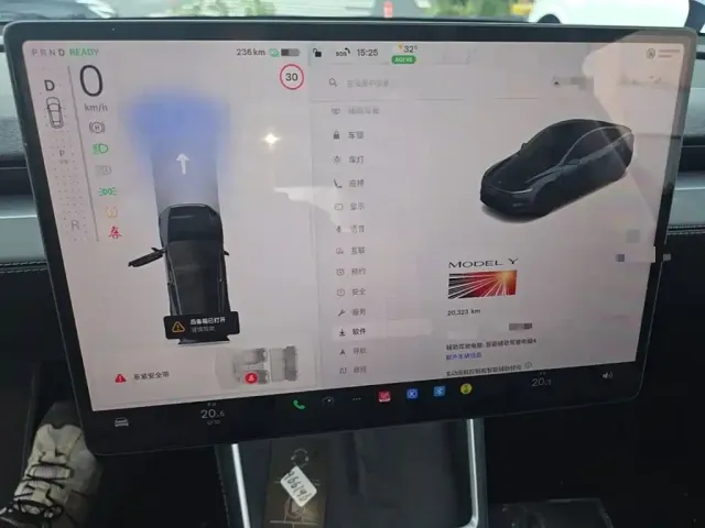 Tesla Model Y — Фото автомобиля 11