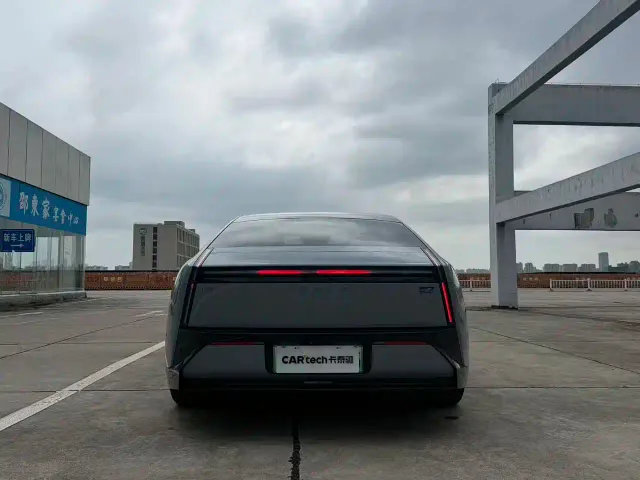 Xpeng P7 — Фото автомобиля 8