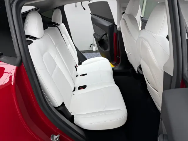 Tesla Model Y — Фото автомобиля 20