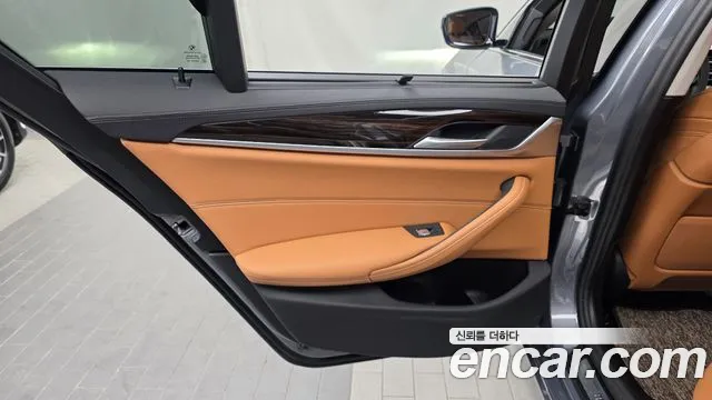 BMW 5 Series G30 — Фото автомобиля 14