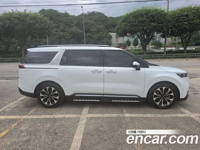 Kia Carnival Generation 4 — Фото автомобиля 3
