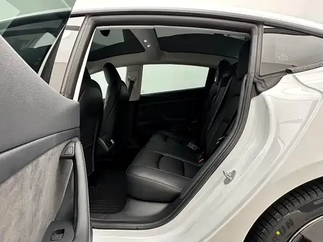 Tesla Model 3 — Фото автомобиля 13