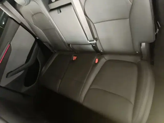 Tesla Model Y — Фото автомобиля 16
