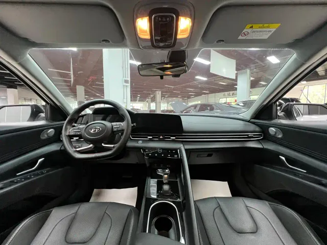 Hyundai Elantra — Фото автомобиля 27
