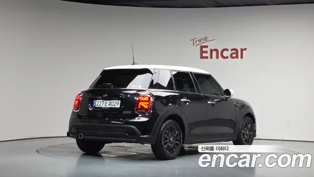 Mini Cooper Cooper 5 дверей Classic — Фото автомобиля 2