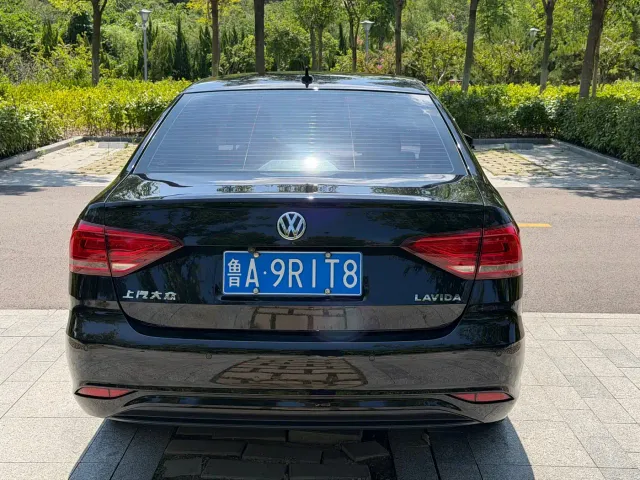 Volkswagen Lavida — Фото автомобиля 4