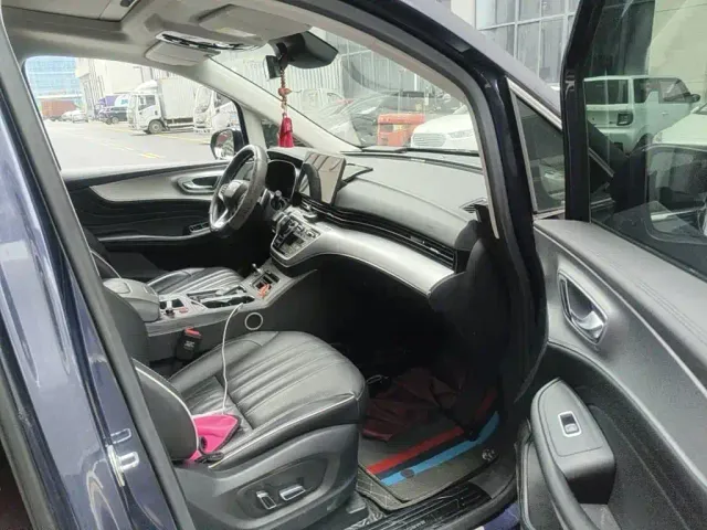 Roewe iMAX8 — Фото автомобиля 13