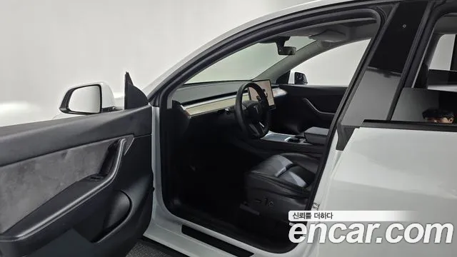 Tesla Model Y — Фото автомобиля 10