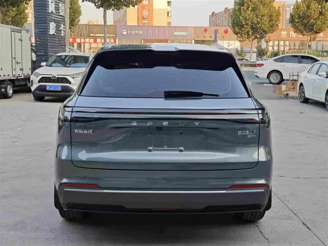 Geely Galaxy Starship 7 EM-i — Фото автомобиля 5