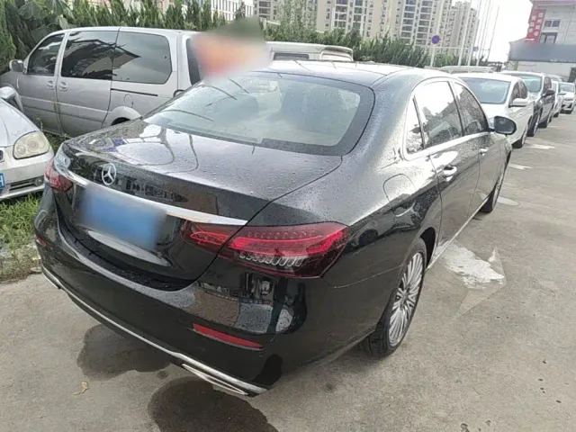 Mercedes-Benz E-Class — Фото автомобиля 6
