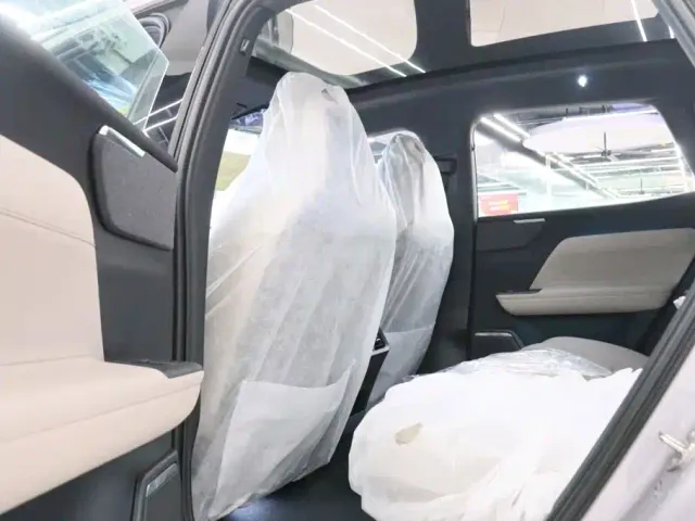 Volvo XC70 Plug-in Hybrid — Фото автомобиля 23