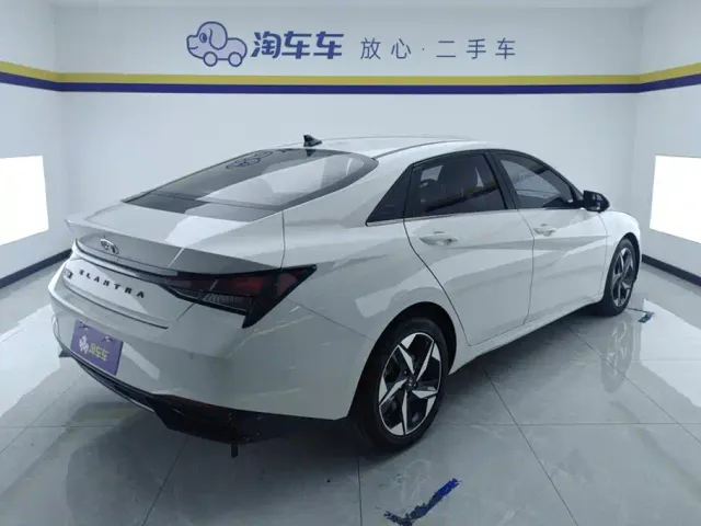 Hyundai Elantra — Фото автомобиля 3