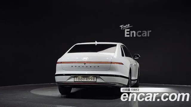 Hyundai Grandeur Grandeur (GN7) 2.5 Бензин 2WD — Фото автомобиля 3