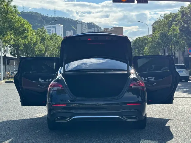 Mercedes-Benz E-Class — Фото автомобиля 19
