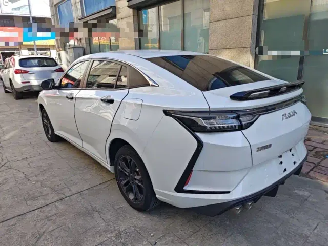 Dongfeng Yixuan — Фото автомобиля 4