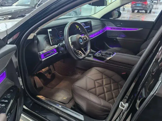 BMW i7 — Фото автомобиля 3