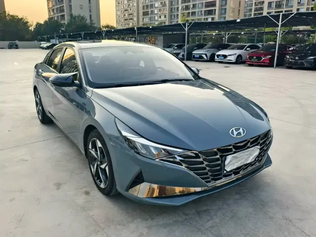 Hyundai Elantra 2022 1.5L CVT LUX Premium Edition — Фото автомобиля 3