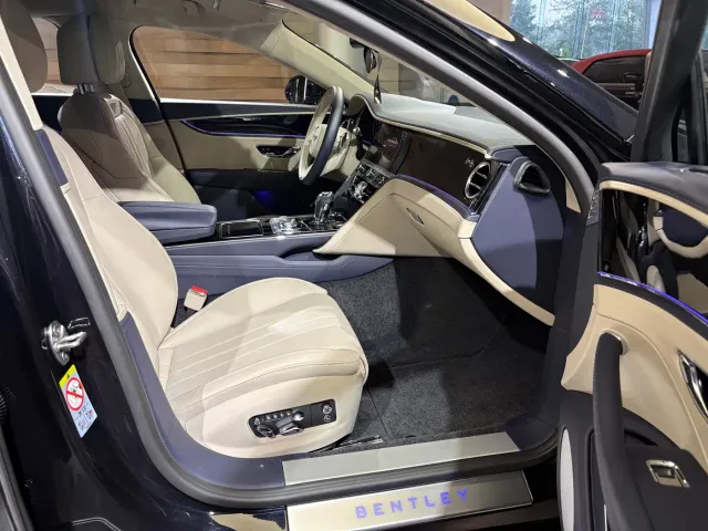 Bentley Flying Spur — Фото автомобиля 22