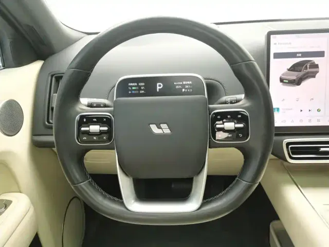 Li Auto L8 — Фото автомобиля 15