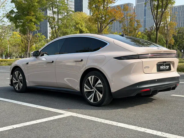 Nio ET5 — Фото автомобиля 6