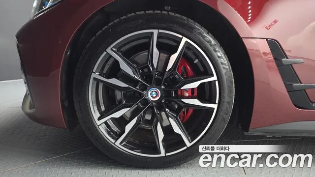 BMW i4 — Фото автомобиля 5