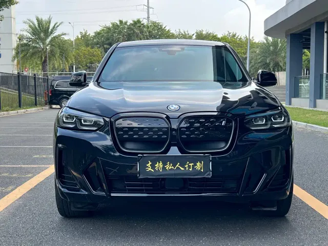 BMW iX3 — Фото автомобиля 2