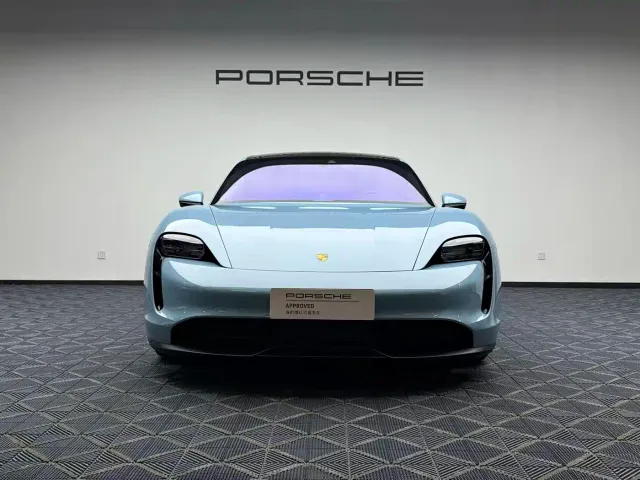Porsche Taycan — Фото автомобиля 9