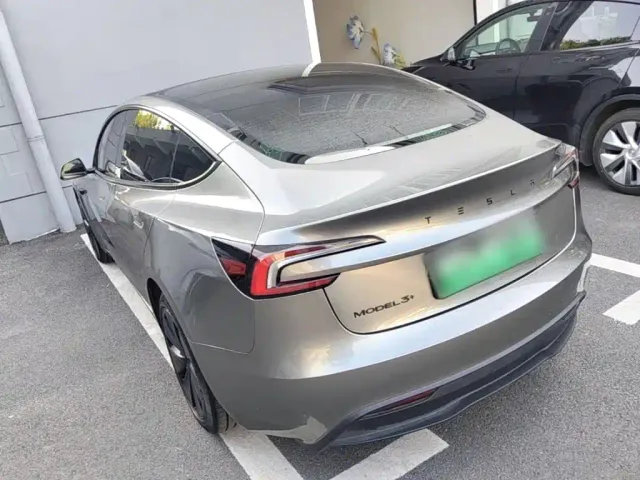 Tesla Model 3 — Фото автомобиля 4