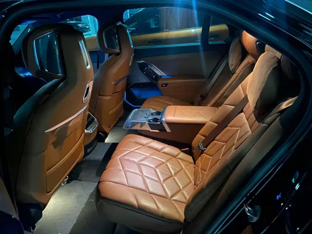 BMW i7 — Фото автомобиля 7