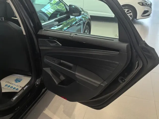 Volkswagen Passat — Фото автомобиля 12