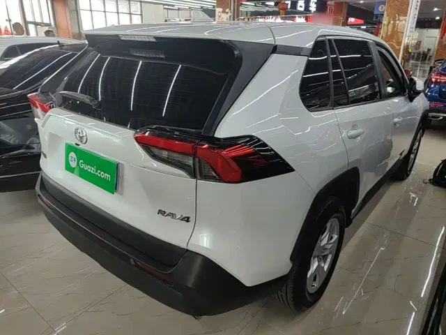 Toyota RAV4 — Фото автомобиля 6