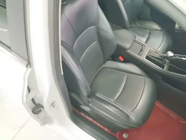 Roewe i5 — Фото автомобиля 24