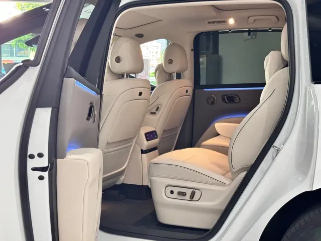 Li Auto i8 — Фото автомобиля 11