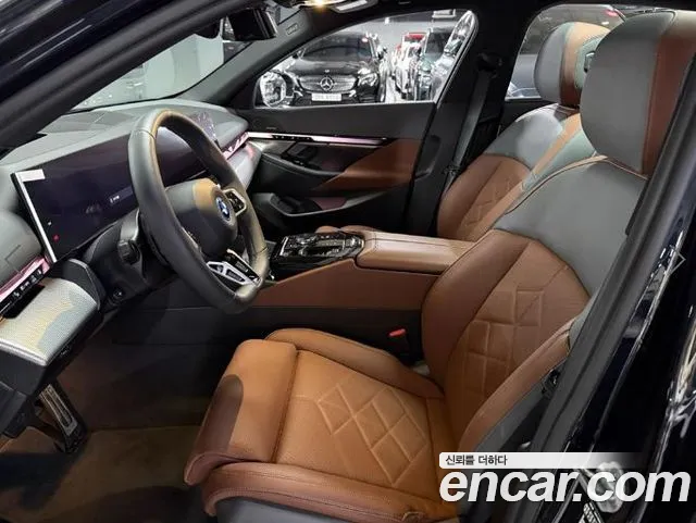 BMW 5 Series G60 — Фото автомобиля 9