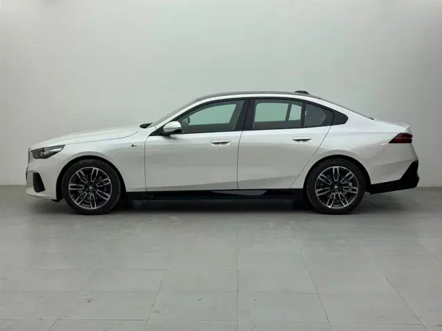BMW 5 Series — Фото автомобиля 3