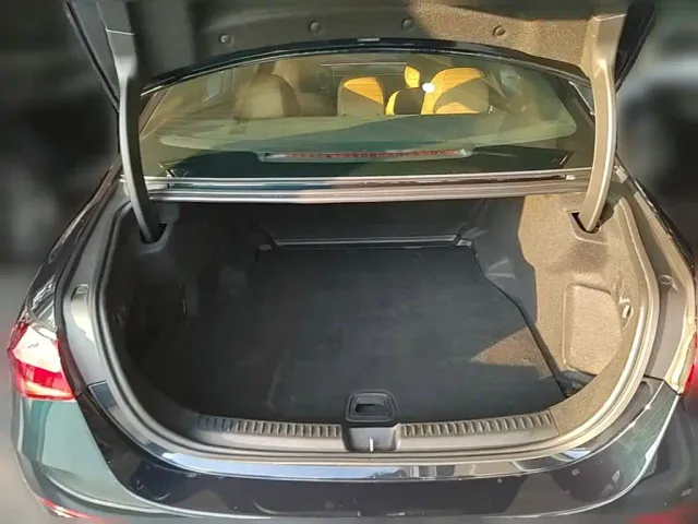 Mercedes-Benz E-Class — Фото автомобиля 23