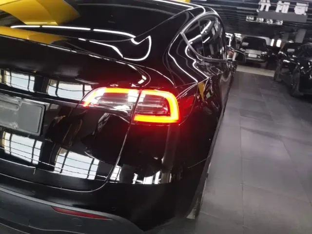 Tesla Model Y — Фото автомобиля 7