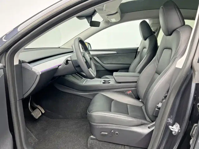 Tesla Model Y — Фото автомобиля 15