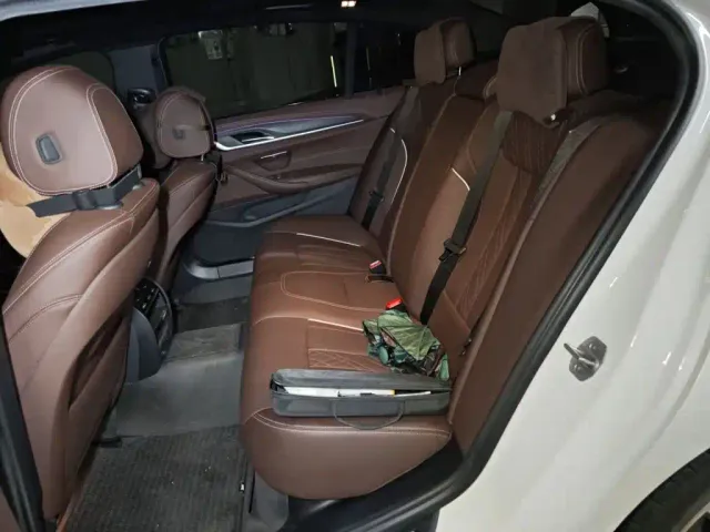 BMW 5 Series — Фото автомобиля 18