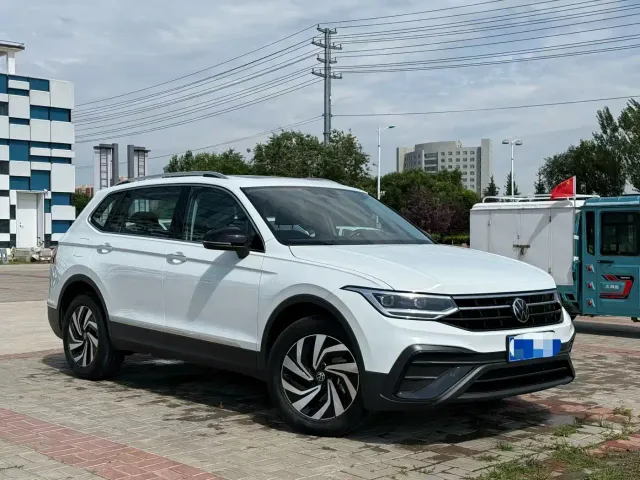 Volkswagen Tiguan L — Фото автомобиля 3