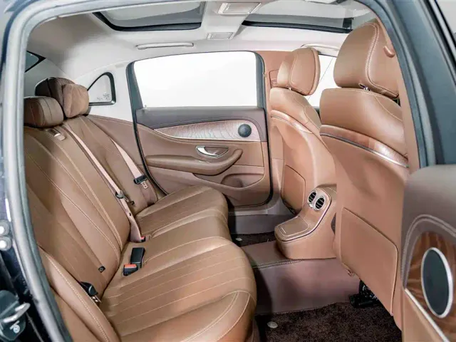 Mercedes-Benz E-Class — Фото автомобиля 20