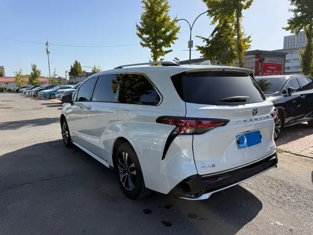 Toyota Granvia — Фото автомобиля 15
