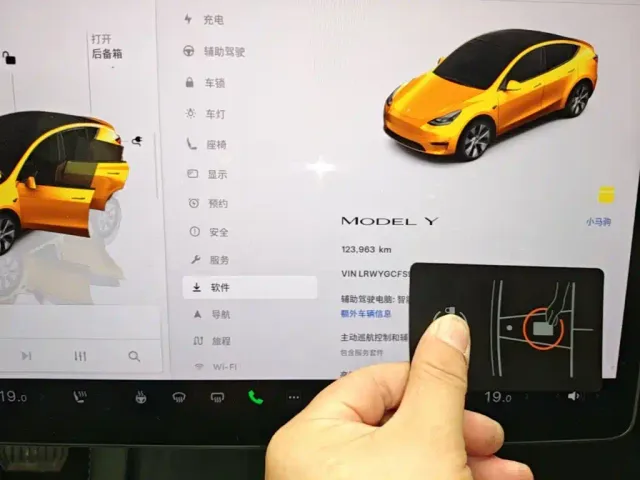 Tesla Model Y — Фото автомобиля 11