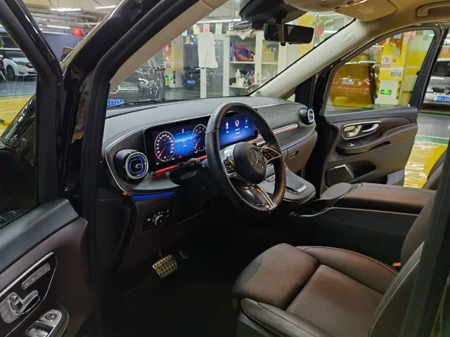 Mercedes-Benz V-Class — Фото автомобиля 12