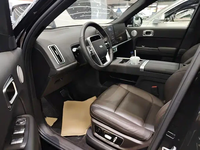 Li Auto L9 — Фото автомобиля 15