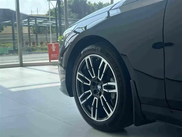 BMW 5 Series — Фото автомобиля 15
