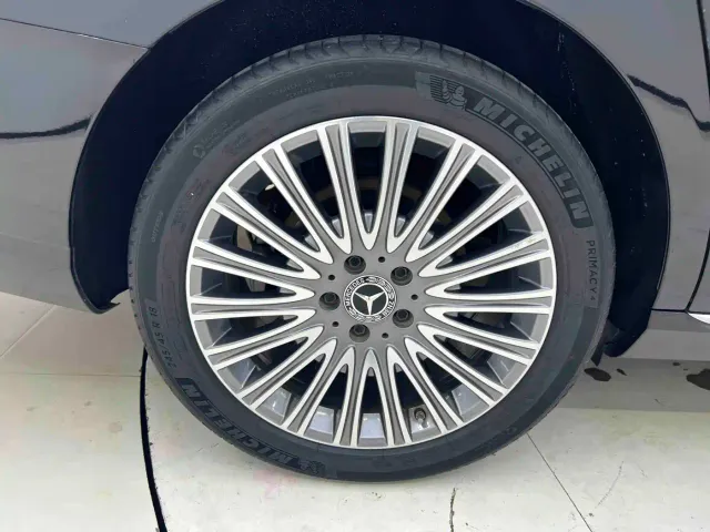 Mercedes-Benz E-Class — Фото автомобиля 7